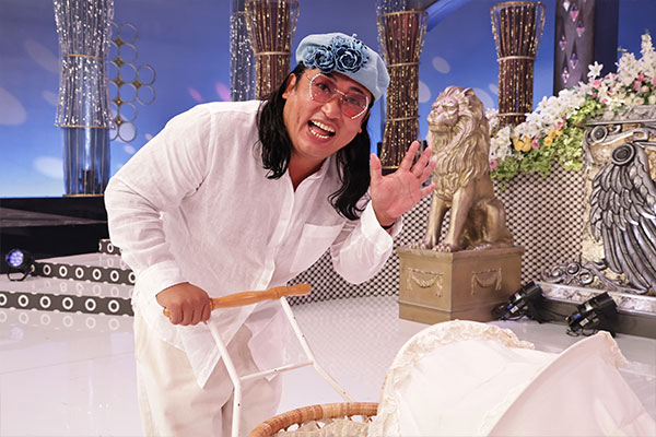 秋山竜次(ロバート)